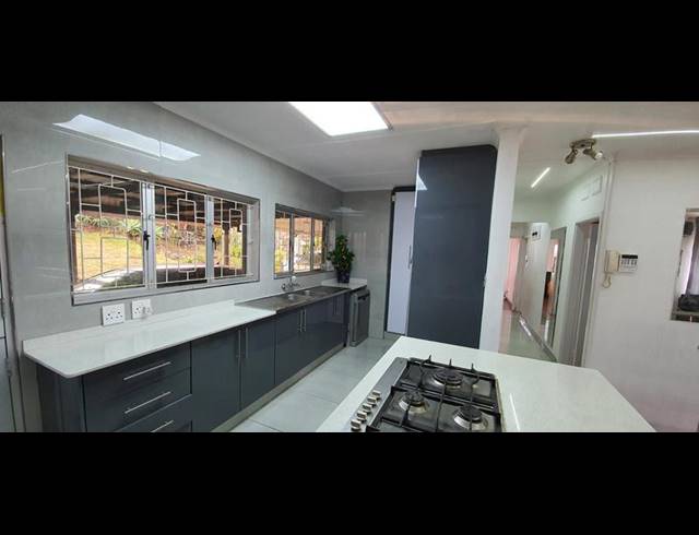 5 BEDROOM HOUSE FOR SALE IN EVEREST HEIGHTS